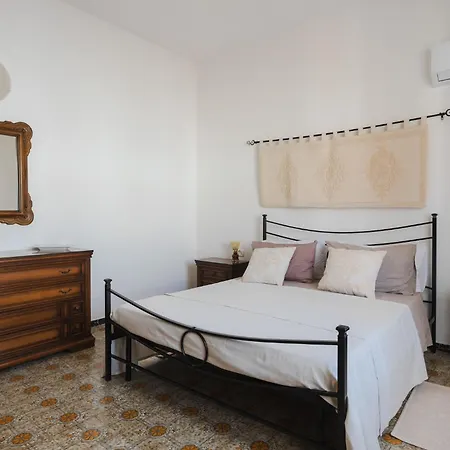 Mama' Apartment